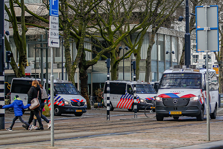 Gijzeling Amsterdam: gijzelnemer schoot direct op agenten