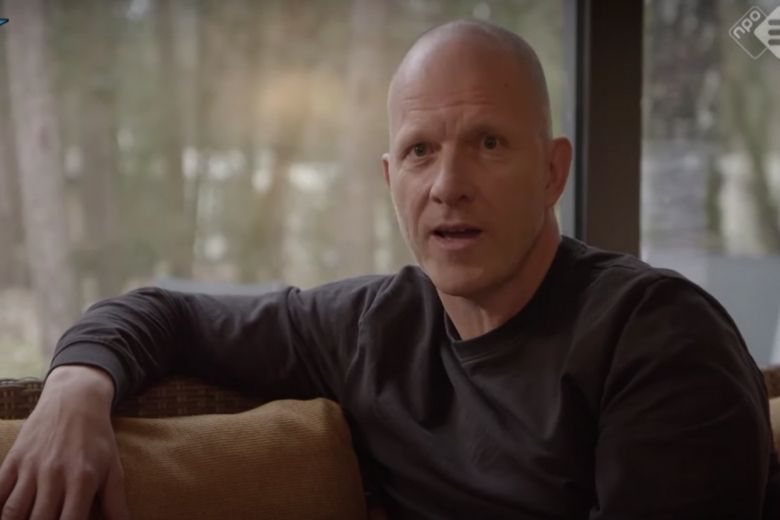 Maxim Hartman besmet met corona en haalt hard uit naar Lange Frans