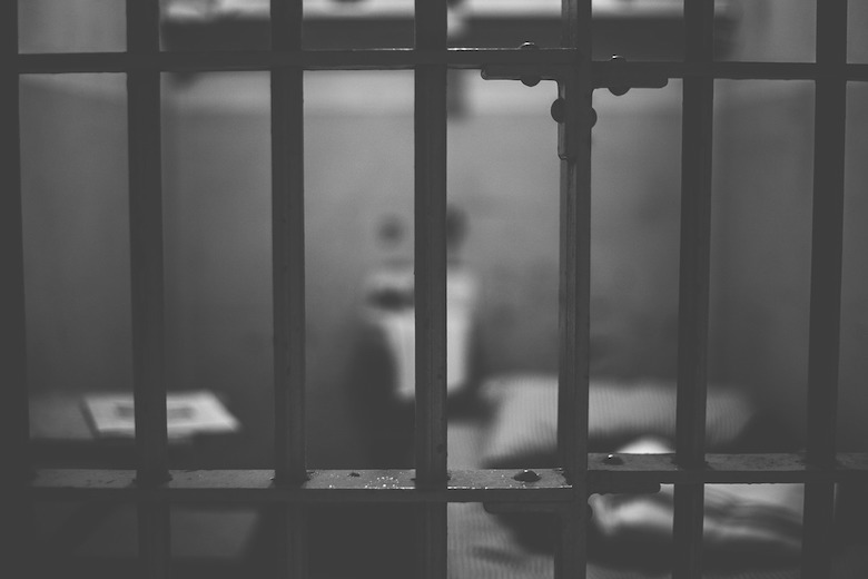 Vader valt stalker van tienerdochter aan en krijgt 4,5 jaar cel opgelegd