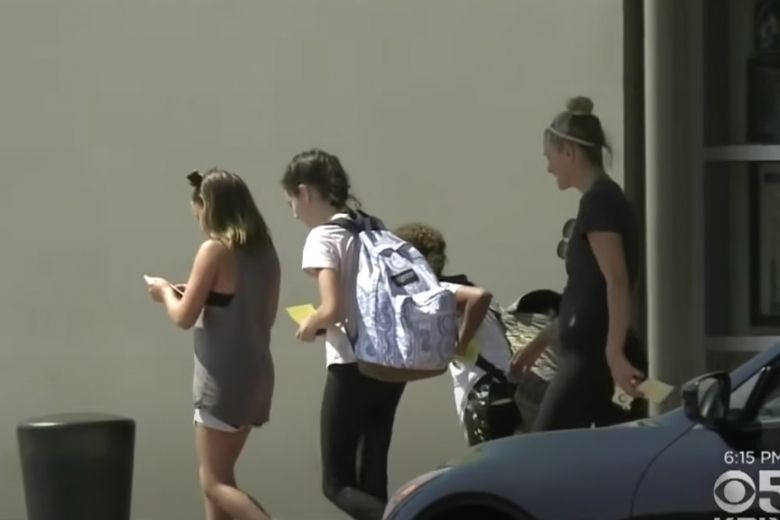 School suspends teenager for the clothes she’s wearing, her father is not pleased