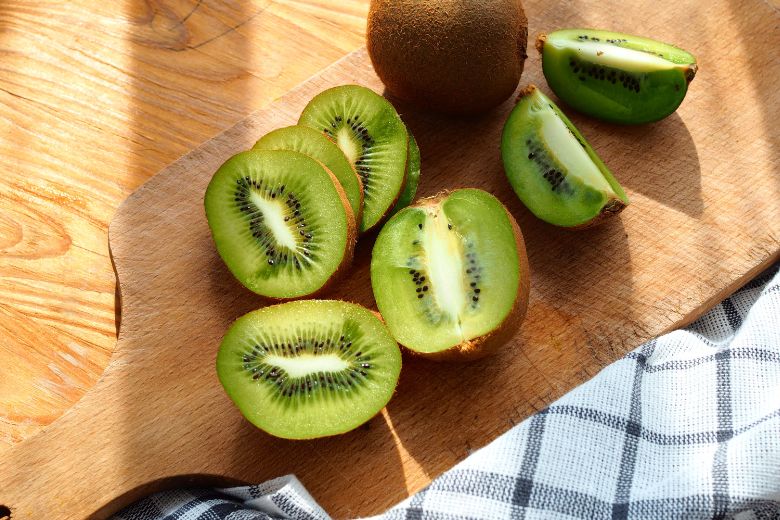 Wat is gezonder: een gele of een groene kiwi?
