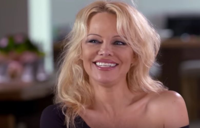 Wat lijkt hij op zijn moeder! Zó ziet de 21-jarige zoon van Pamela Anderson er nu uit