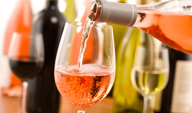 Bij déze Nederlandse supermarkt koop je spotgoedkoop een van de BESTE rosé’s van de wereld!