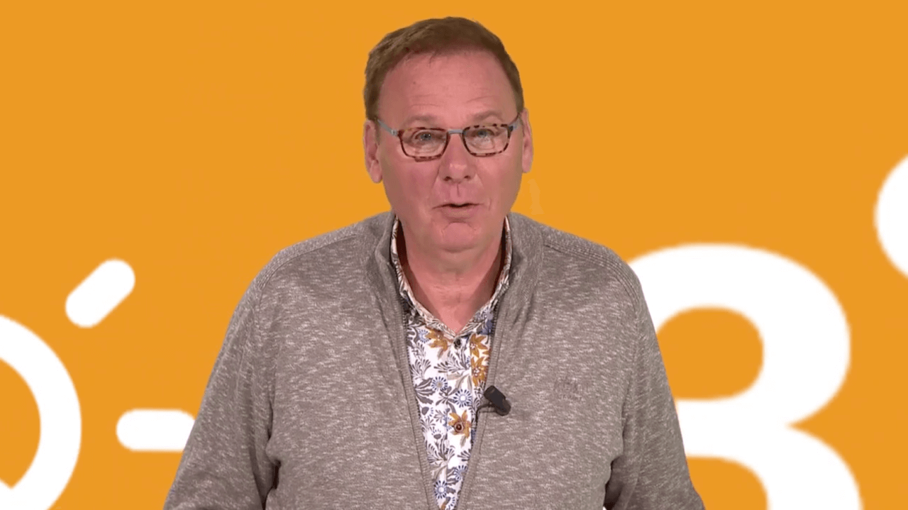 Hilarisch: Jan de Hoop brengt weerman Dennis helemaal van z’n stuk