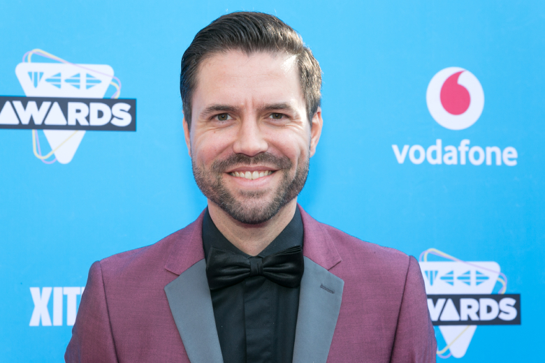 Simon Keizer verklaart waarom hij dochter Kiki in het Engels opvoedt