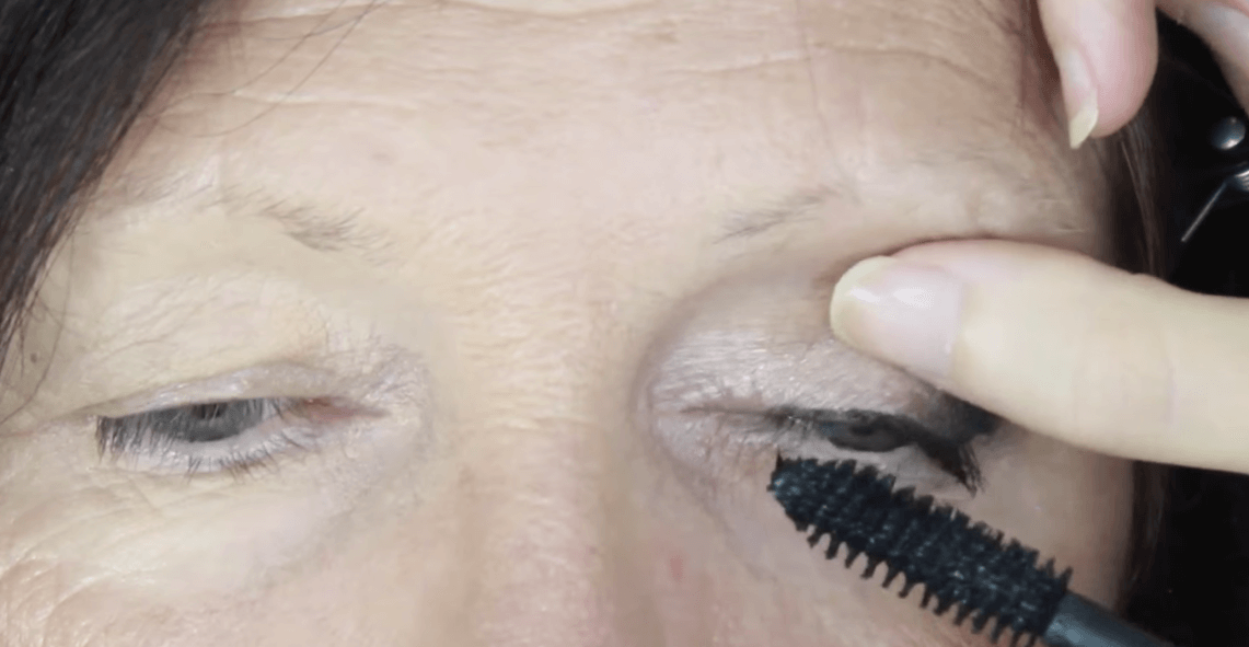 Dit trucje met mascara is een wondermiddel om hangende oogleden te liften