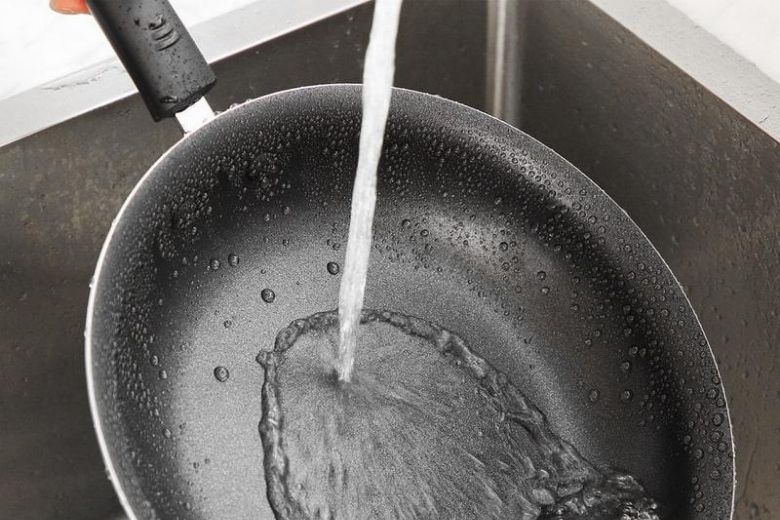 Met deze keukenmiddeltjes krijg jij elke soort pan brandschoon