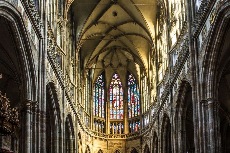 Koppel transformeert 200 jaar oude kerk tot prachtig woonhuis
