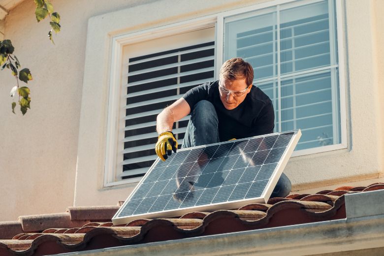 Zonnepanelen gaan minder geld opleveren, maar blijven lonen