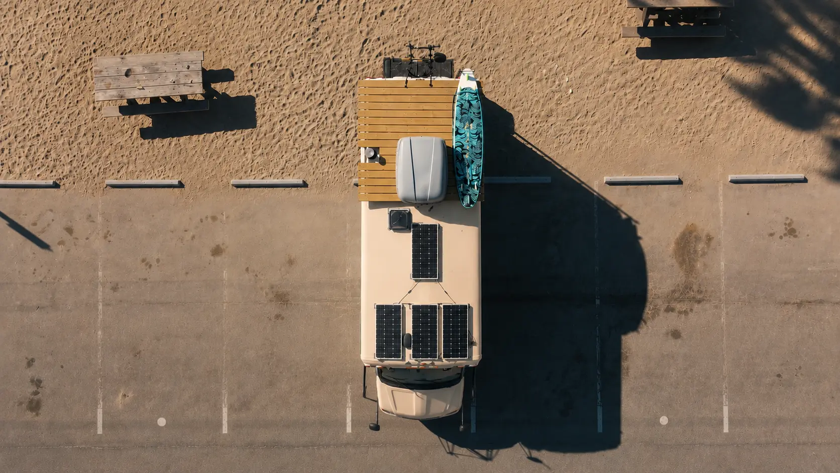 Dit stel heeft een oude schoolbus omgebouwd tot een tiny house – en het interieur verraste iedereen