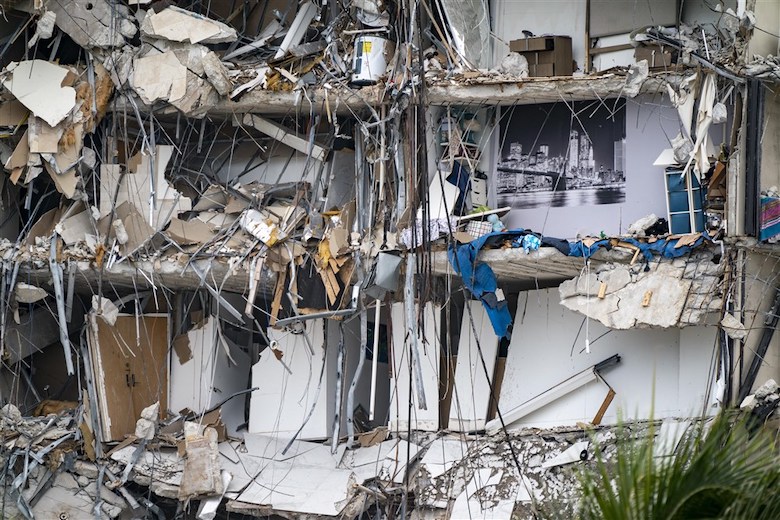 Flat in Marseille ingestort: reddingswerk komt moeizaam op gang