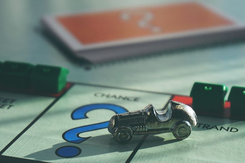 Kan je niet goed tegen je verlies? Dan is dít Monopolyspel speciaal voor valsspelers iets voor jou!