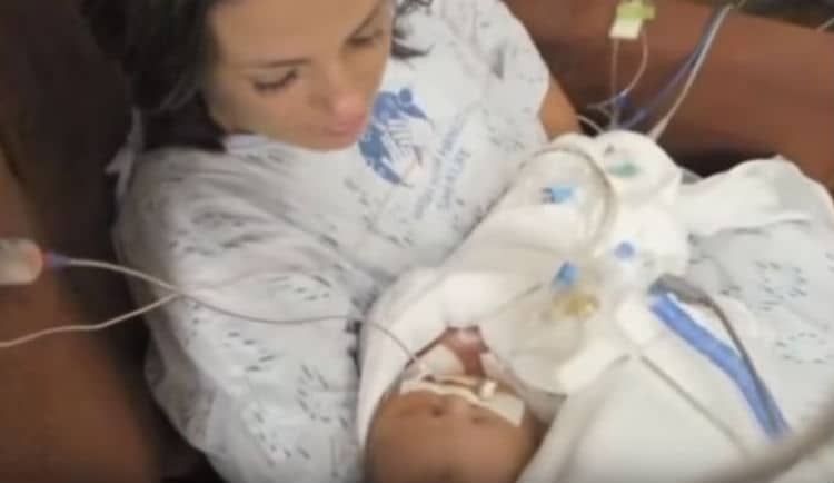 Baby Raynor zou niet lang meer te leven hebben, maar toen gebeurde dit betoverende wonder!