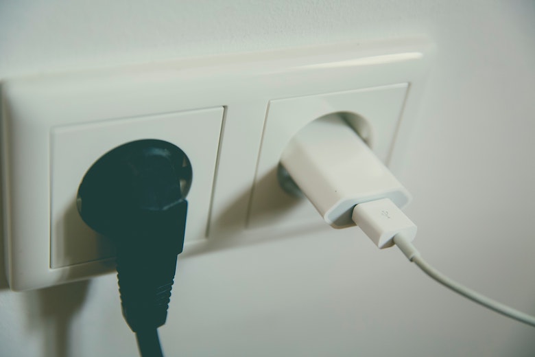 Hoe maak je het stopcontact veilig schoon?