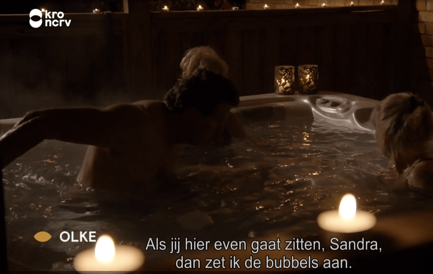 Boer Olke flirt er op los: push-ups in het bubbelbad, hand in hand en een stiekeme zoen!