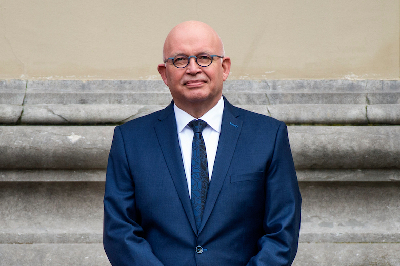 Landbouwminister opgestapt: 'Verkeerde man op verkeerde plek'