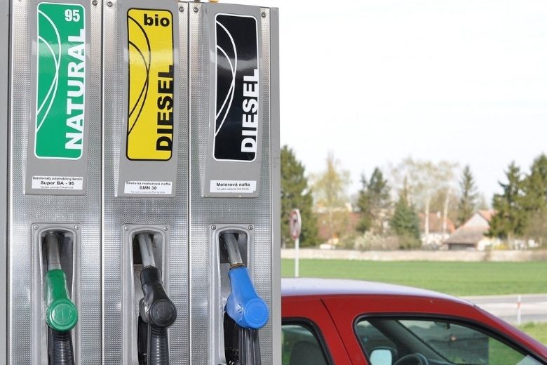 Benzineprijs breekt weer nieuw record: 2,15 euro per liter
