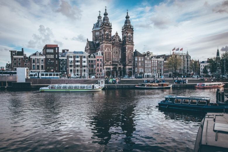 Op straat gefouilleerd worden in Amsterdam? Als het aan Halsema ligt wel
