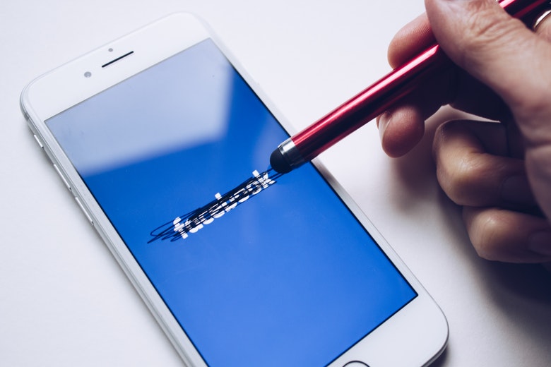Facebook en WhatsApp uren onbereikbaar: wat was er aan de hand?
