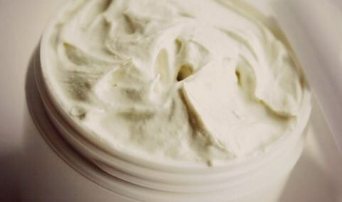 Simpele zelfgemaakte eczeem crème met maar 4 ingrediënten! Dit werkt perfect zeg!