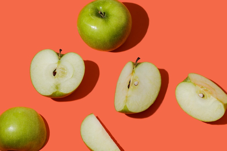 Oei: dit is waarom het eten van appelpitten niet goed voor je is