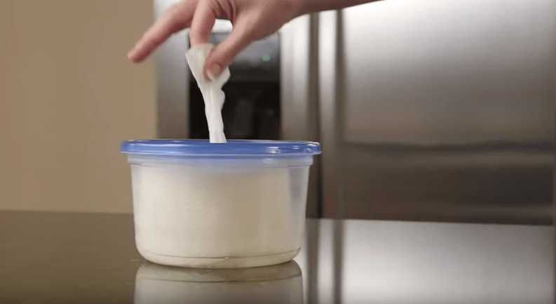 Geen vochtige schoonmaakdoekjes meer in huis? Zó maak je ze gemakkelijk zelf!