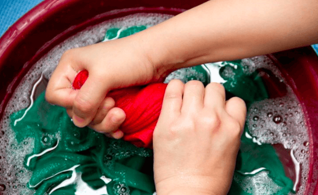 Vieze zweetlucht in je kleding? Met deze handige truc ruiken ze weer als nieuw