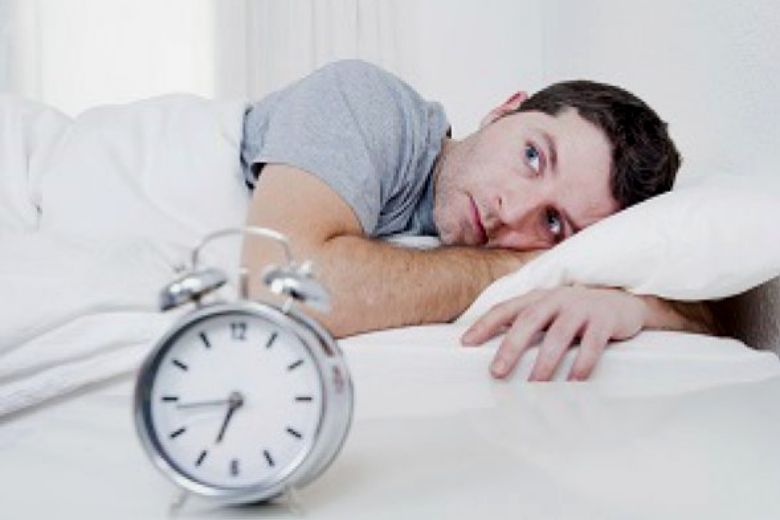 4 veelvoorkomende slaapmythes die je ’s nachts wakker kunnen houden