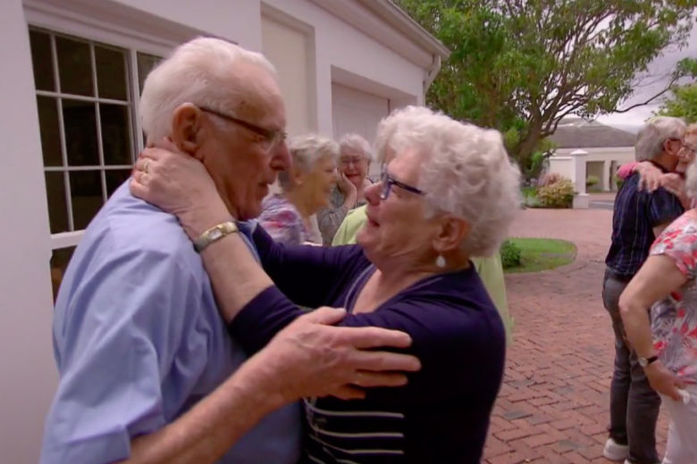 Snotteren geblazen: Koos (94) ziet nog één keer zijn familie in Love is in the Air