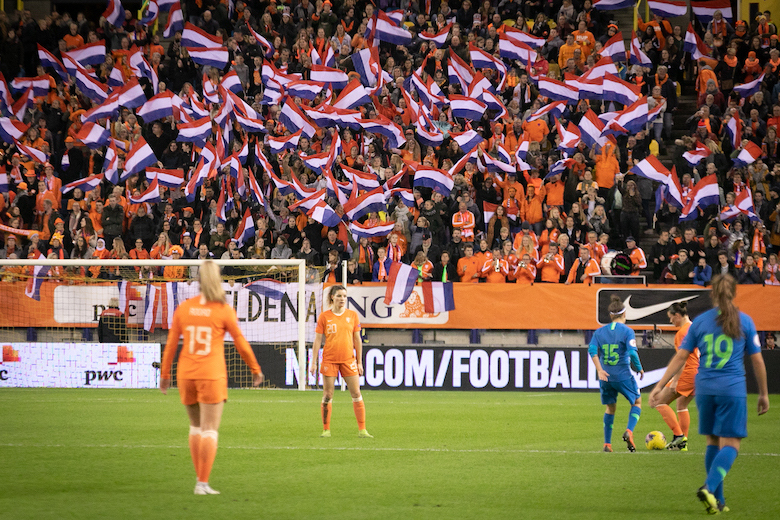 KNVB gaat Oranjevrouwen net zoveel betalen als heren