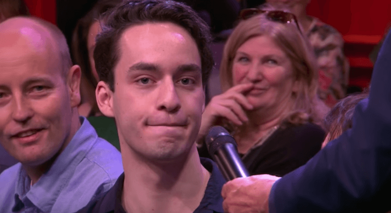 Ongemakkelijk: Dave twijfelt in All You Need Is Love over ontmoeting met internetliefde