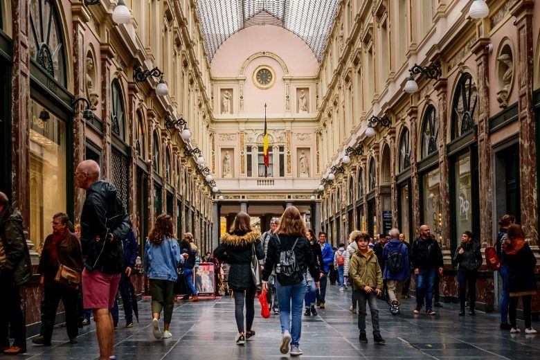 Nederlanders winkelen steeds vaker buiten de binnenstad