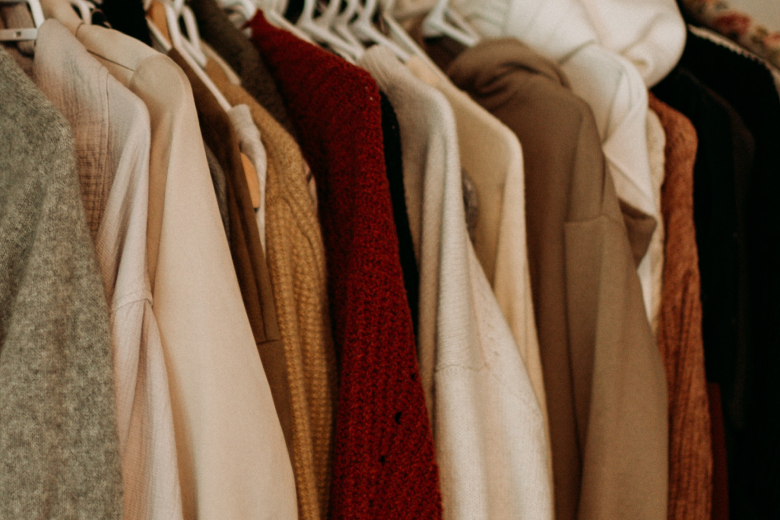 Wil jij zelfvertrouwen of liefde uitstralen? Draag dan kleding in deze kleuren