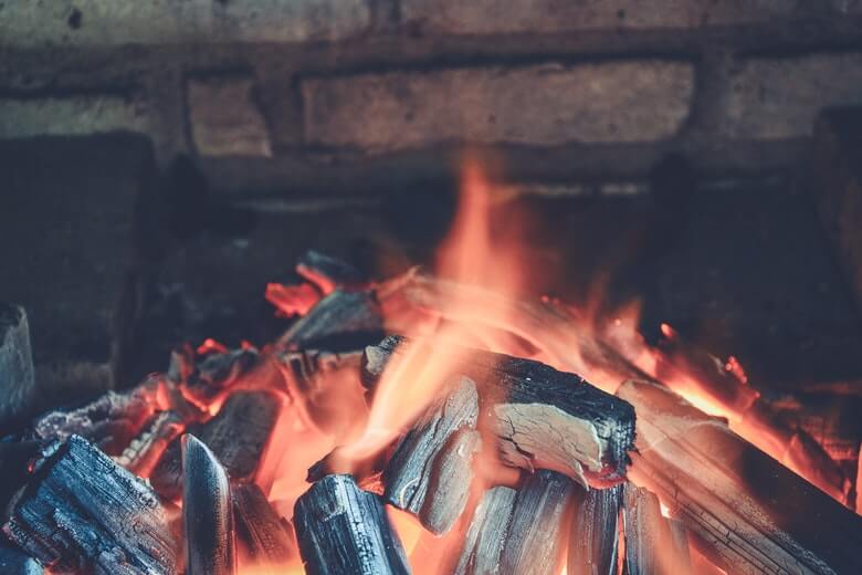 Pas op met de barbecue en vuurkorf: zo gevaarlijk zijn brandbare vloeistoffen