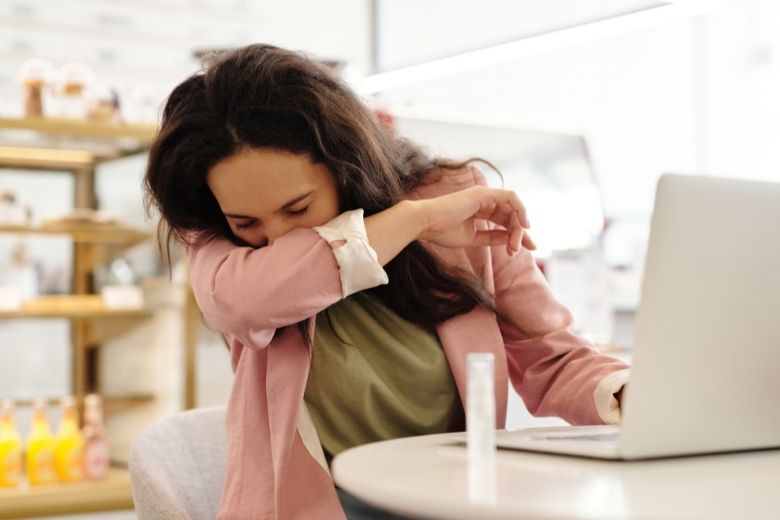 Moet je niezen, maar lukt het niet? 5 dingen om te proberen