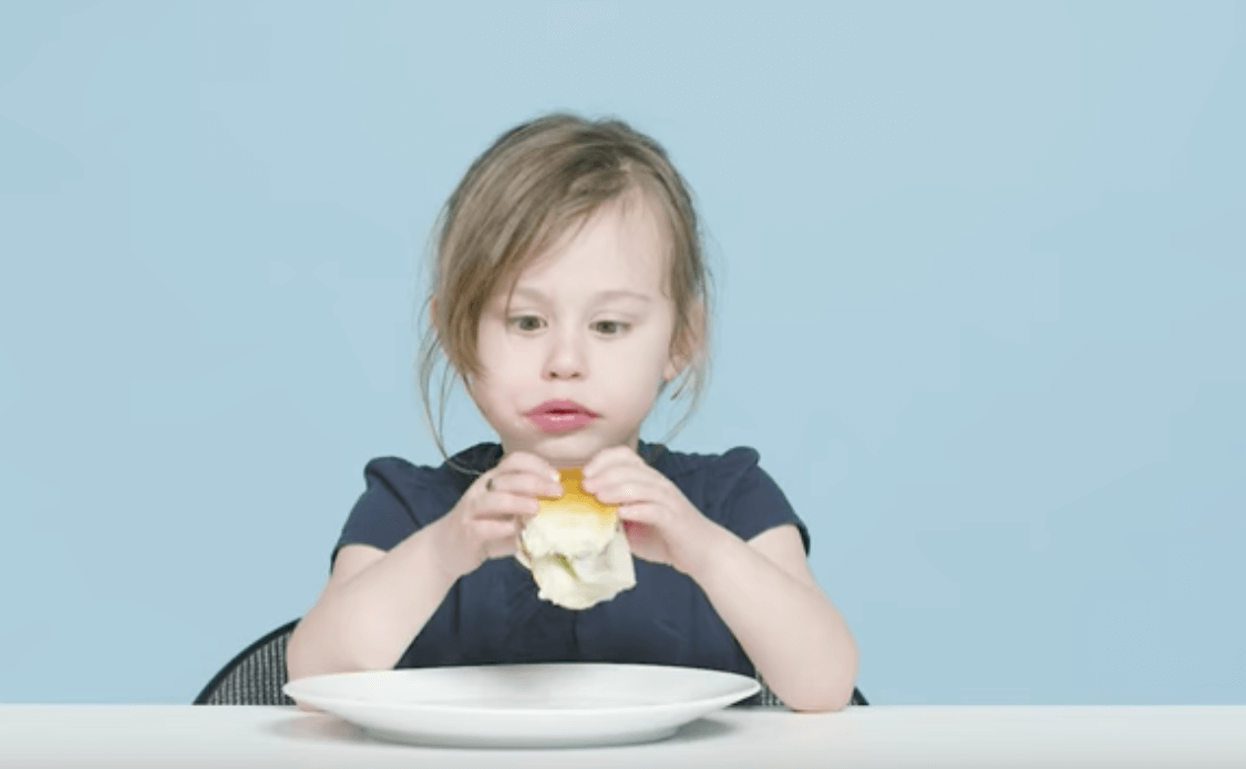 VIDEO: Amerikaanse kinderen krijgen Hollandse etenswaren voorgeschoteld en DIT is hun mening