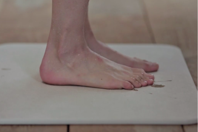 Dit is hoe vaak je je badmat schoon zou moeten maken