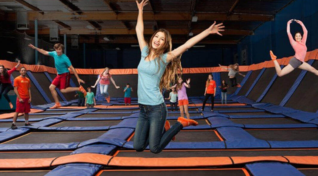 De grootste trampolinehal van Europa is nu gevestigd in Rotterdam. Woehoe!
