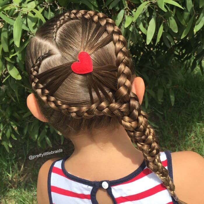 Ze maakt elke morgen de meest fantastische vlechten in het haar van haar dochtertje! Het is zo creatief!