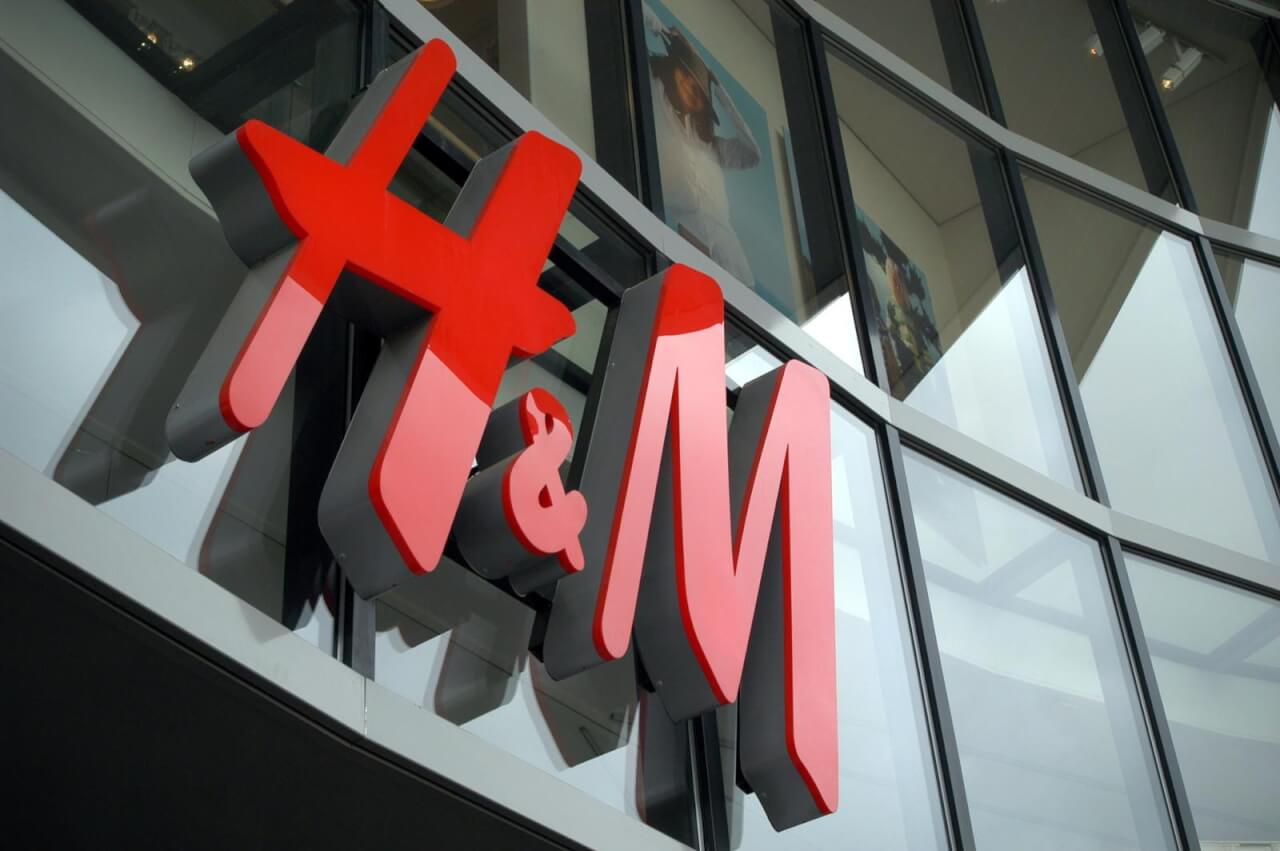 Ook de H&M brengt een collectie betaalbare bruidsmode uit. Gaan we voorgoed over op goedkope bruidsmode?