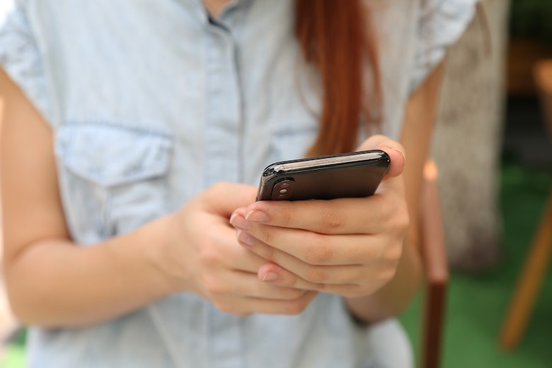 Te warme smartphone door de zomerhitte? Dit doe je eraan