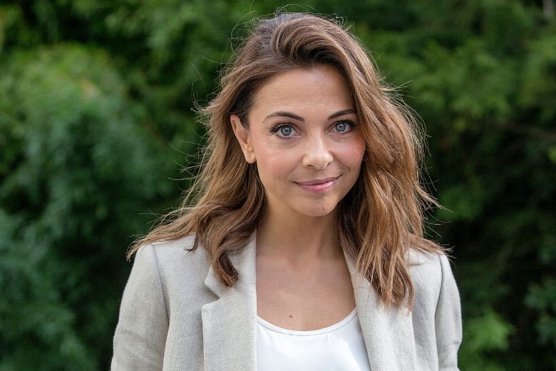 Georgina Verbaan stelt vriendin Maartje voor aan dochter