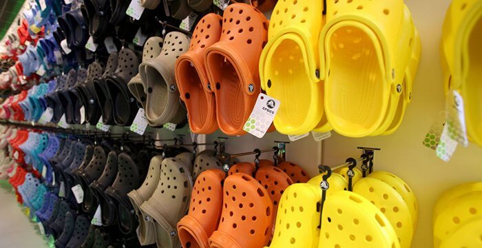 Wat? Crocs zijn heel slecht voor je gezondheid! Dit wisten we niet!