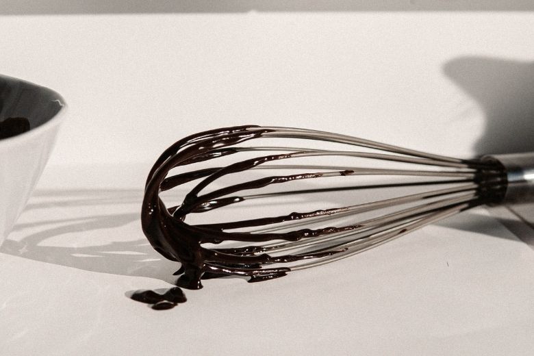 Handig: zo verwijder je eenvoudig chocoladevlekken uit je kleding
