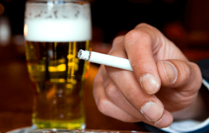 Binnenkort niet meer roken in de rookruimte of op het terras! Wat vind jij, grote onzin of goede zaak?