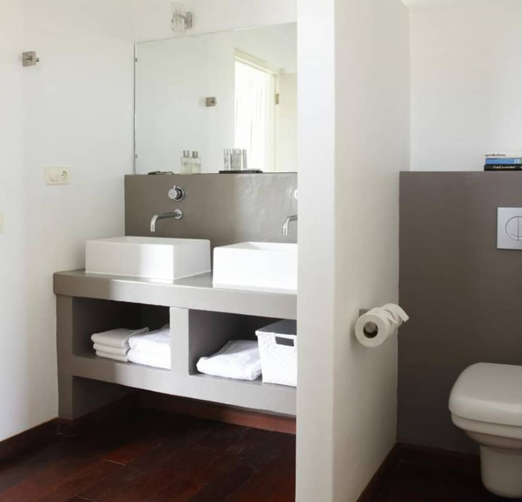 Heb je een kleine badkamer? Met deze 10 slimme trucs lijkt je badkamer gigantisch!