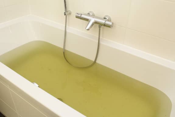 Met dit product hoef jij je badkuip nooit meer schoon te schrobben!