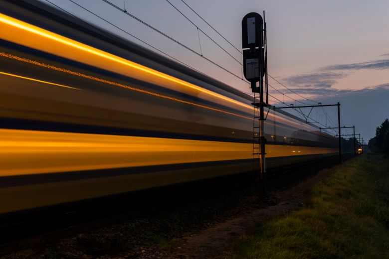 Trein doorboort bus: 'Godzijdank geen passagiers in de bus'