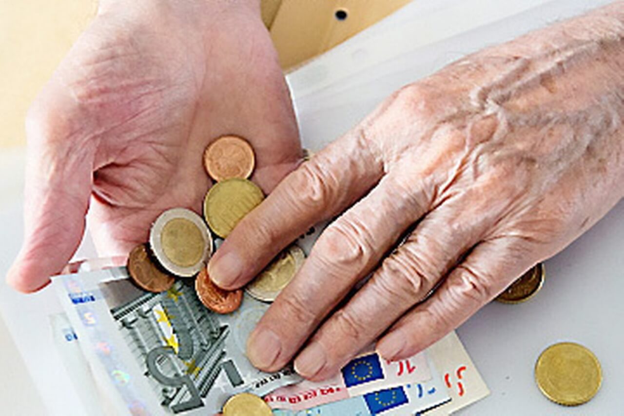 Bizar: regering verdient miljoenen aan onze toeslagen omdat ze niet goed informeren!