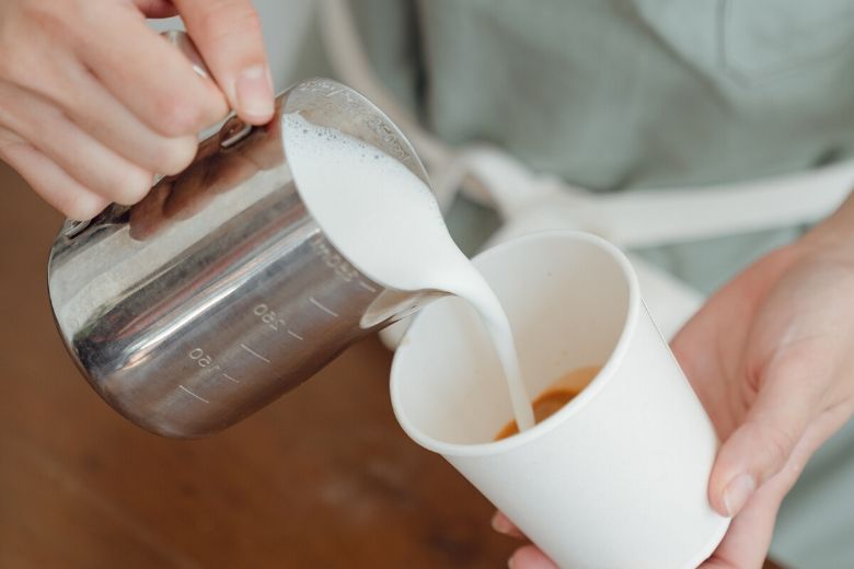 Handig: zó zorg je ervoor dat je melk nooit meer overkookt